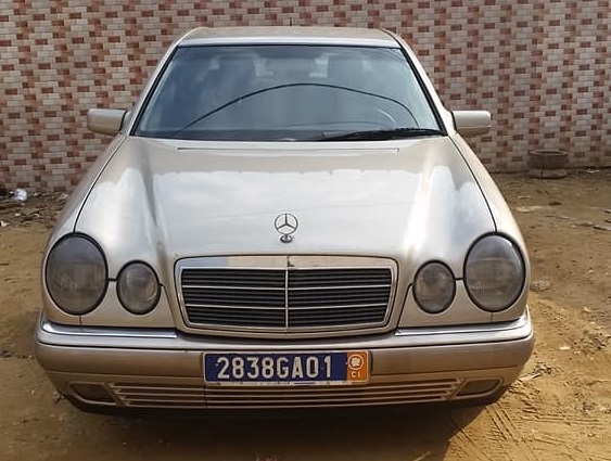 Mercedes-E200