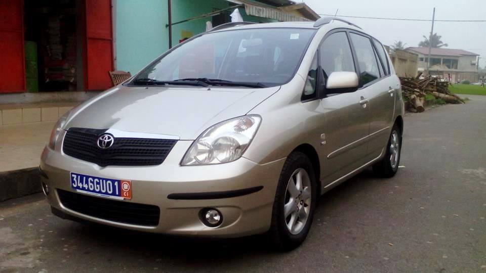 toyota_corolla_verso_avant